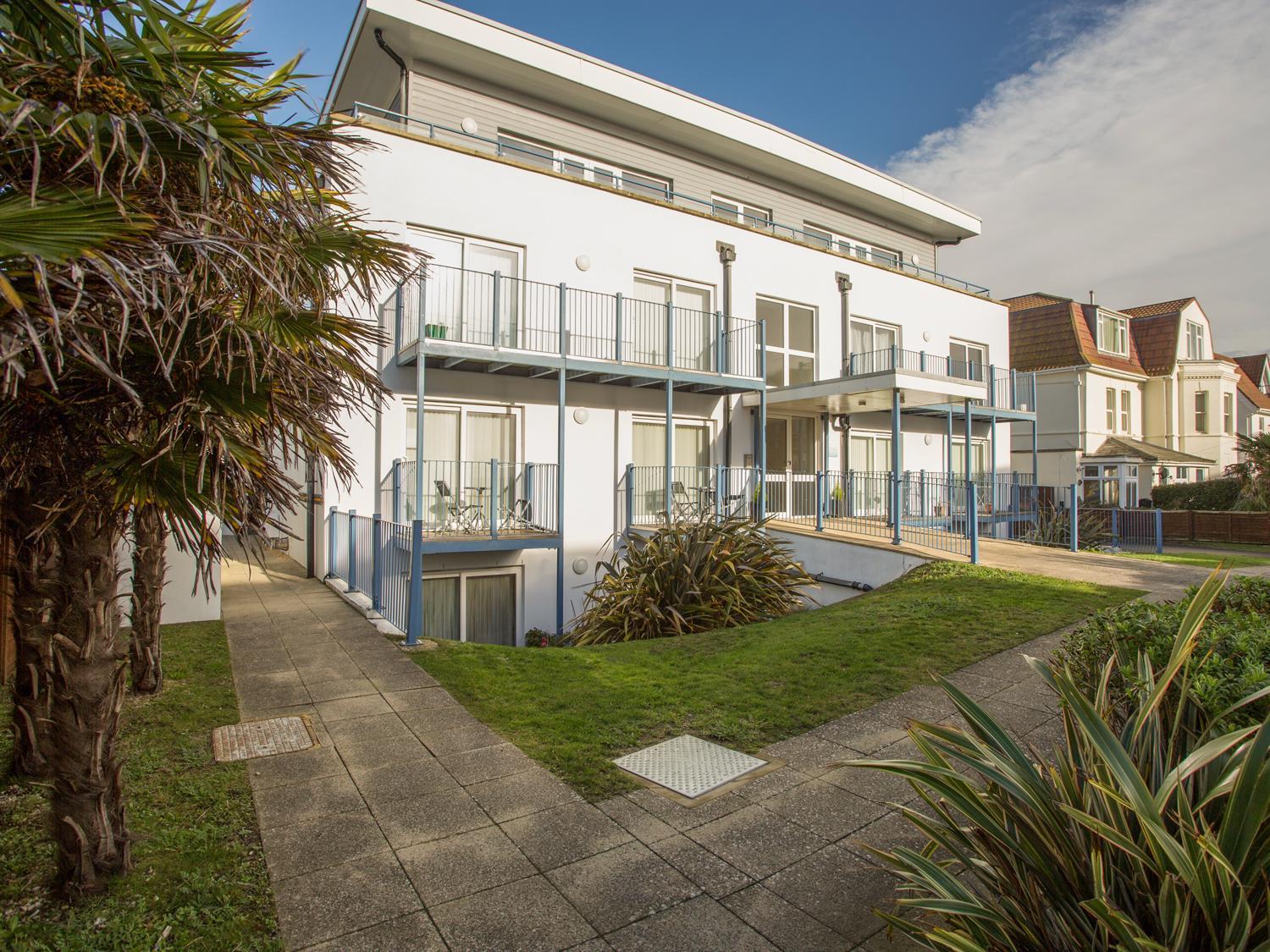 1 Blue Waters Apartment Bournemouth Exterior photo